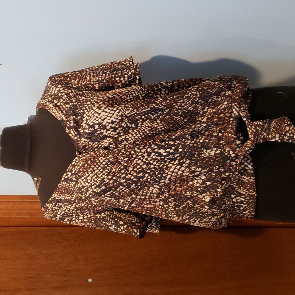 Small animal print button up short sleeve t shirt with tie in the front